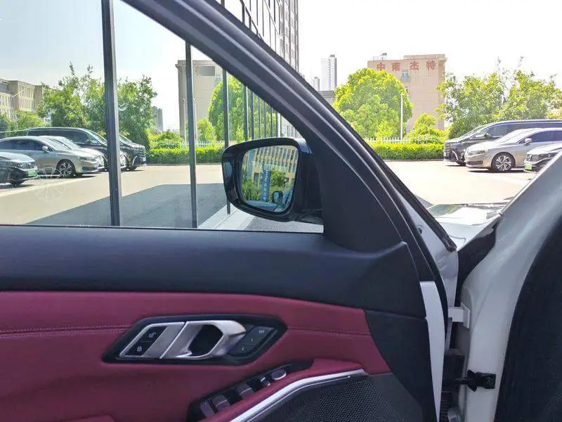BMW i3 2025 eDrive 40 L Night Edition — 19