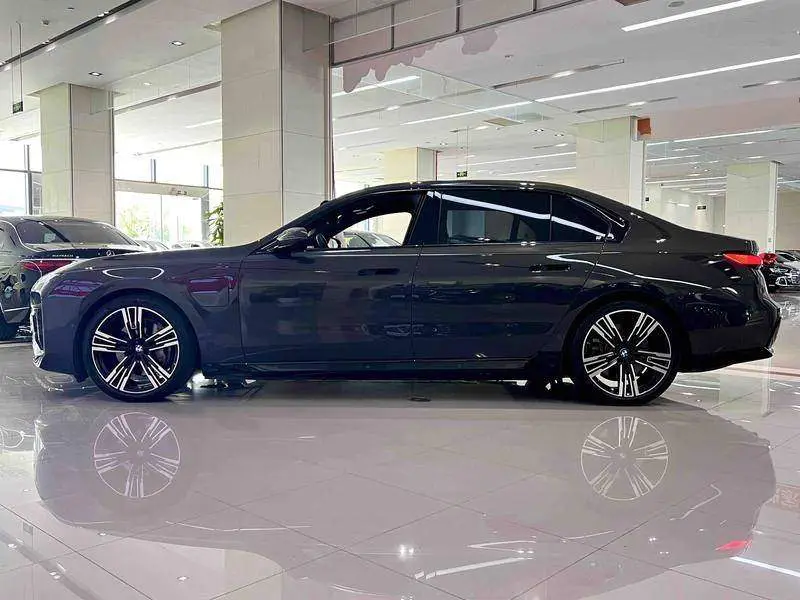 BMW i7 2023 eDrive50L Exclusive M Sports Package — 3