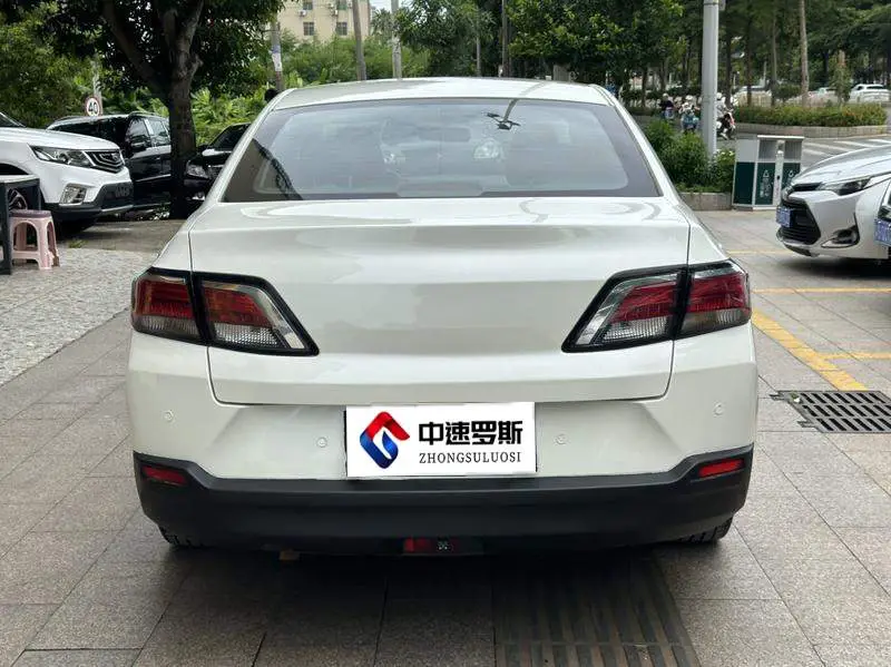 Venucia D60 2018 1.6L CVT Intelligent Link Elite Edition — 5
