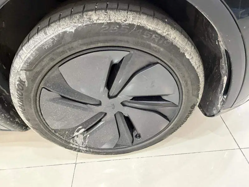 Model Y 2025 Facelift Long Range All-Wheel Drive Version — 8