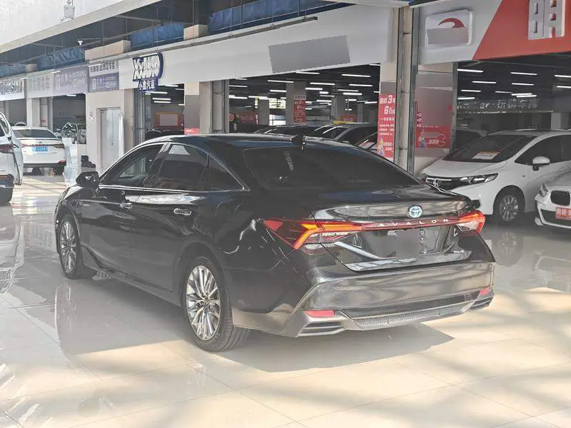 Asian Dragon 2022 Hybrid 2.5L XLE Premium Edition — 6
