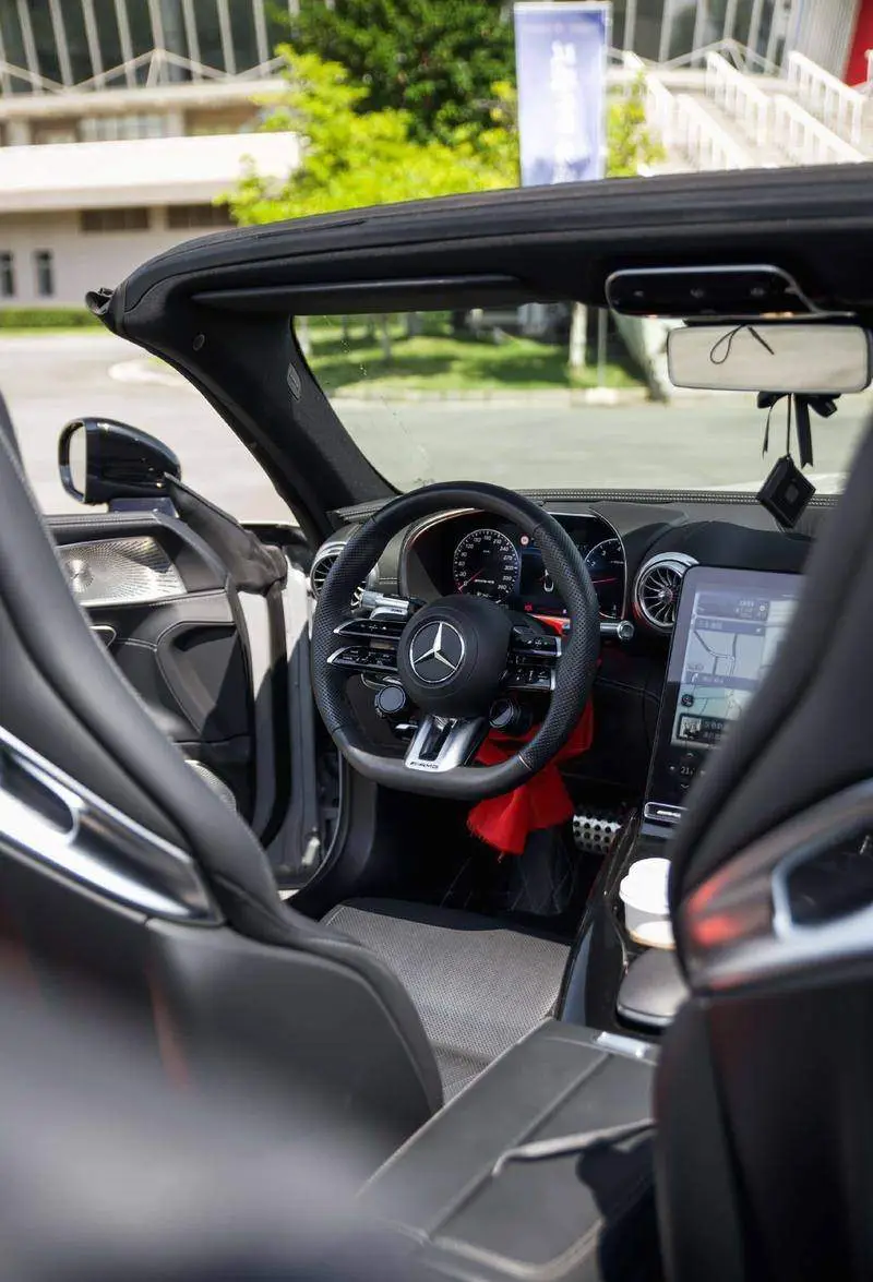 Mercedes-Benz SL-Class AMG 2024 AMG SL 63 4MATIC+ — 9