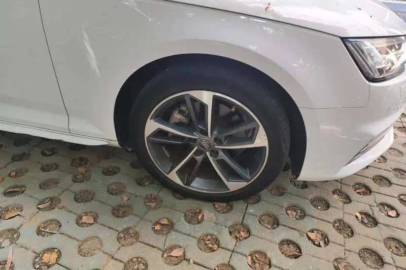 Audi A4L 2019 40 TFSI Progressive National V — 11