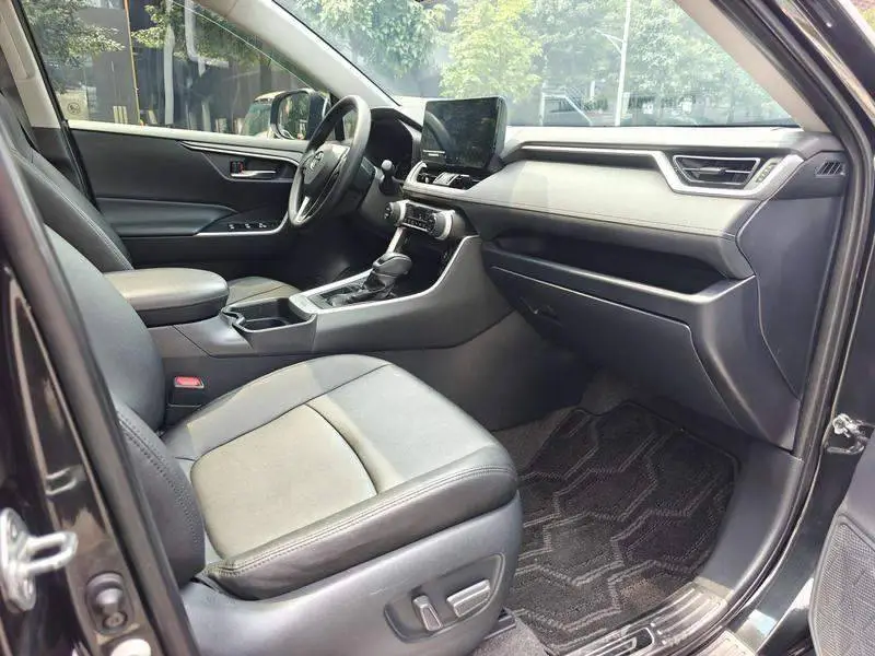 RAV4 Rongfang 2023 2.0L CVT 2WD Fashion Edition — 11