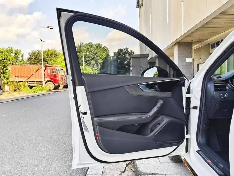 Audi A4L 2023 40 TFSI Luxury Dynamic Edition — 19