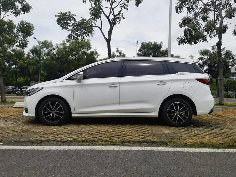 Song MAX 2018 1.5T Automatic Intelligent Connection Premium 6 Seaters — 4