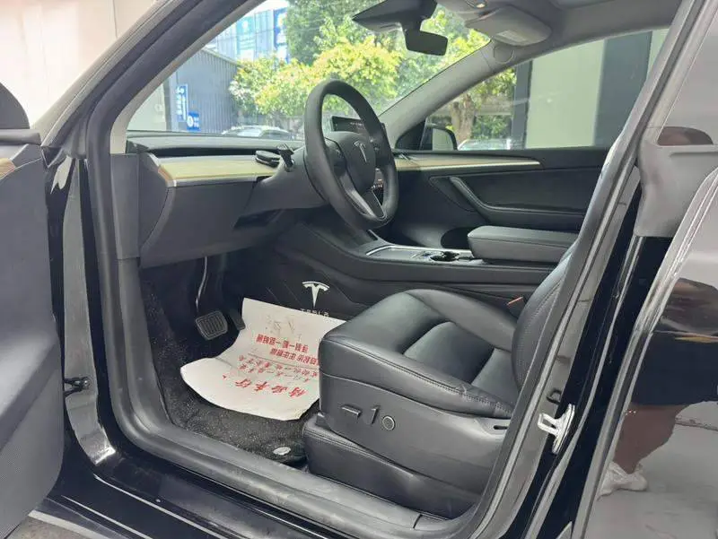 Model Y 2022 facelifted rear-wheel drive version — 11
