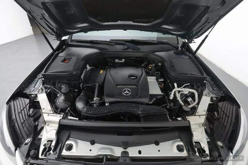 Mercedes-Benz GLC 2019 GLC 300 L 4MATIC Dynamic — 5