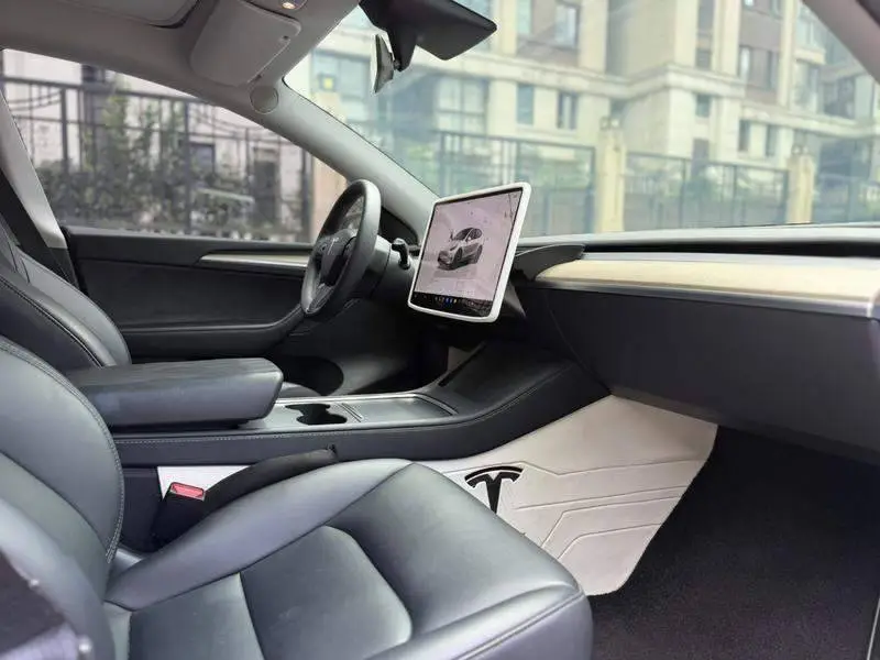 Model Y 2022 facelifted rear-wheel drive version — 10