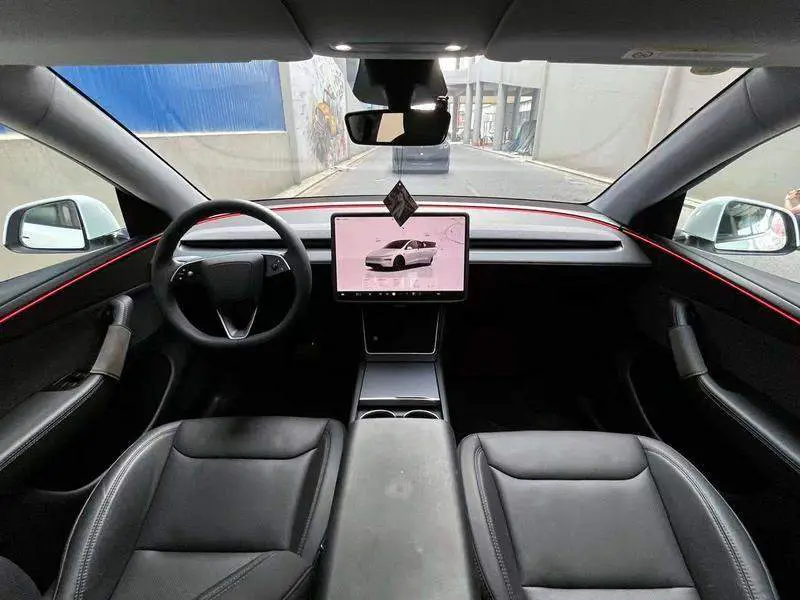 Model Y 2025 rear-wheel drive version — 9