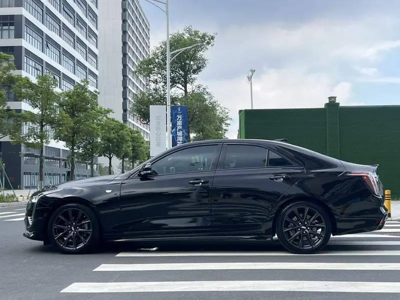 Cadillac CT4 2022 28T Premium — 4