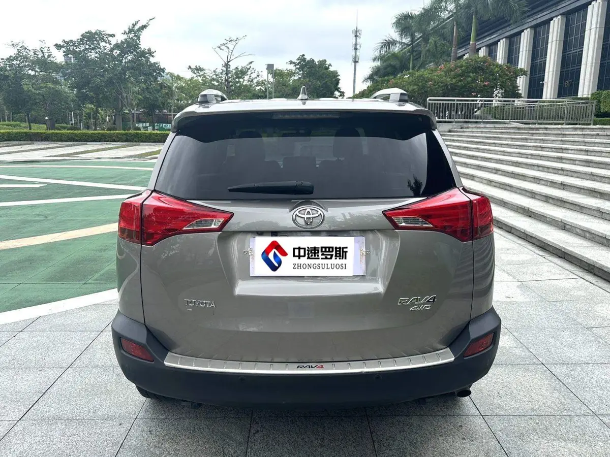 RAV4 Rongfang 2015 2.5L Automatic 4WD Elite Edition — 7