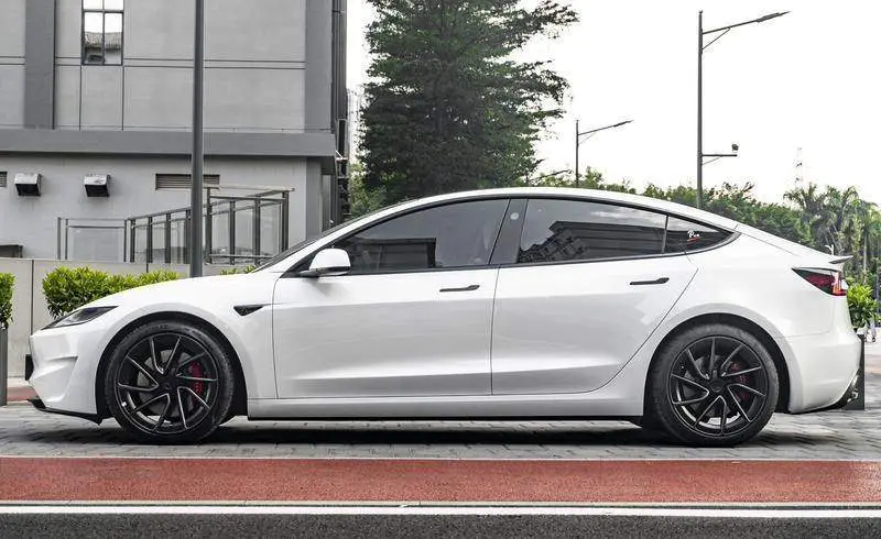 Model 3 2024 High-Performance All-Wheel Drive — 4
