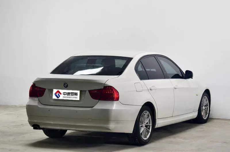 BMW 3 Series 2011 318i Leading Model — 7