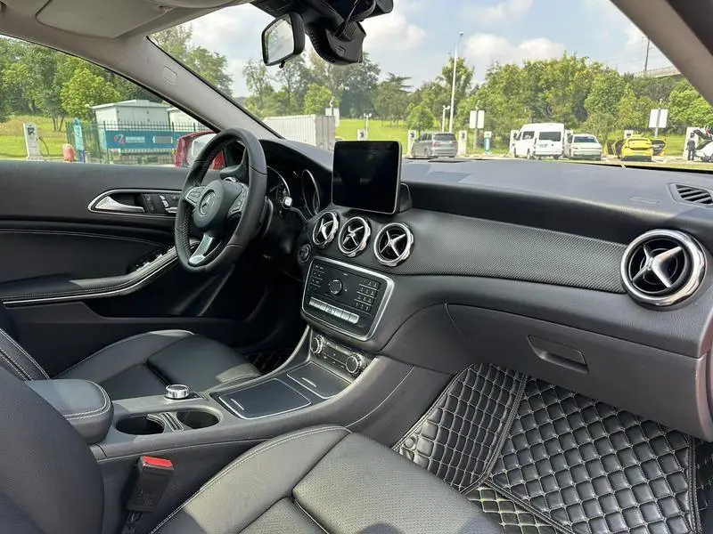 Mercedes-Benz GLA 2018 GLA 200 Dynamic — 12