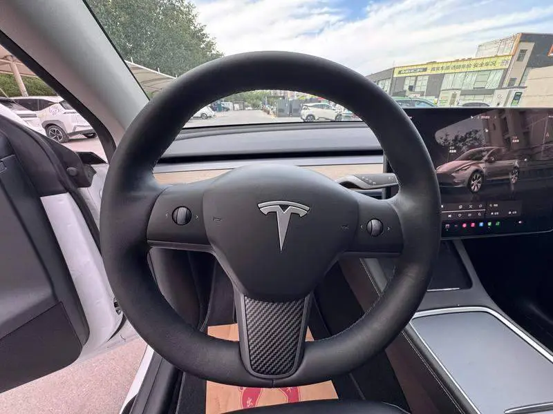 Model Y 2022 Long Range All-Wheel Drive — 11
