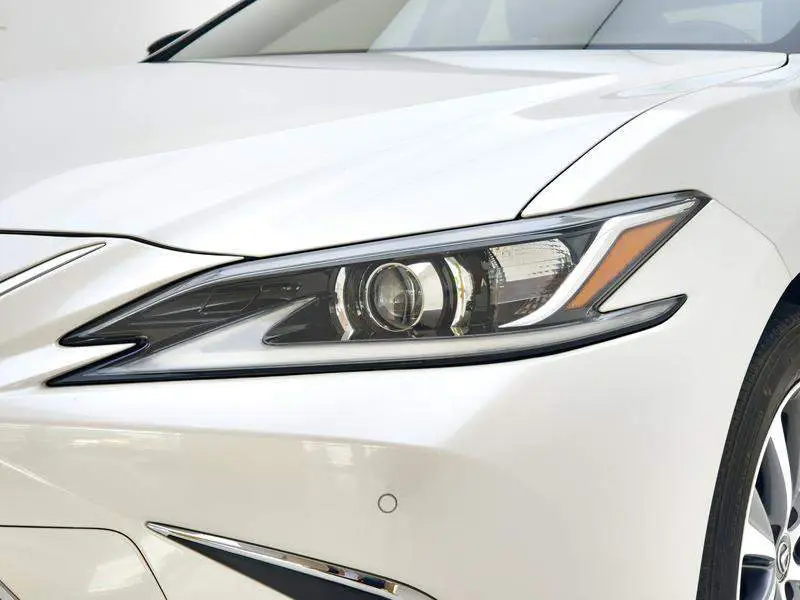 Lexus ES 2018 200 Excellence Edition National V — 6