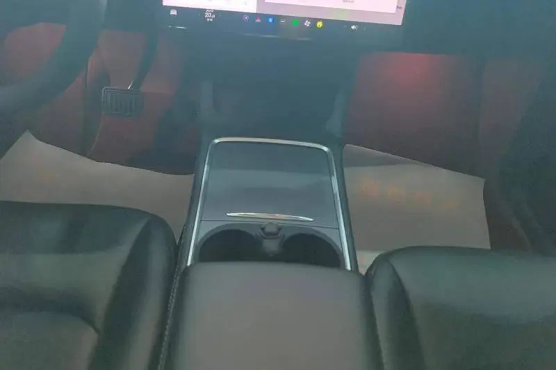 Model Y 2022 facelifted rear-wheel drive version — 17