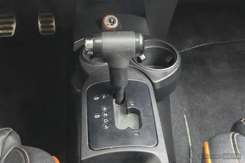 Beetle 2010 2.0 BlackOrange Comfort Edition — 15