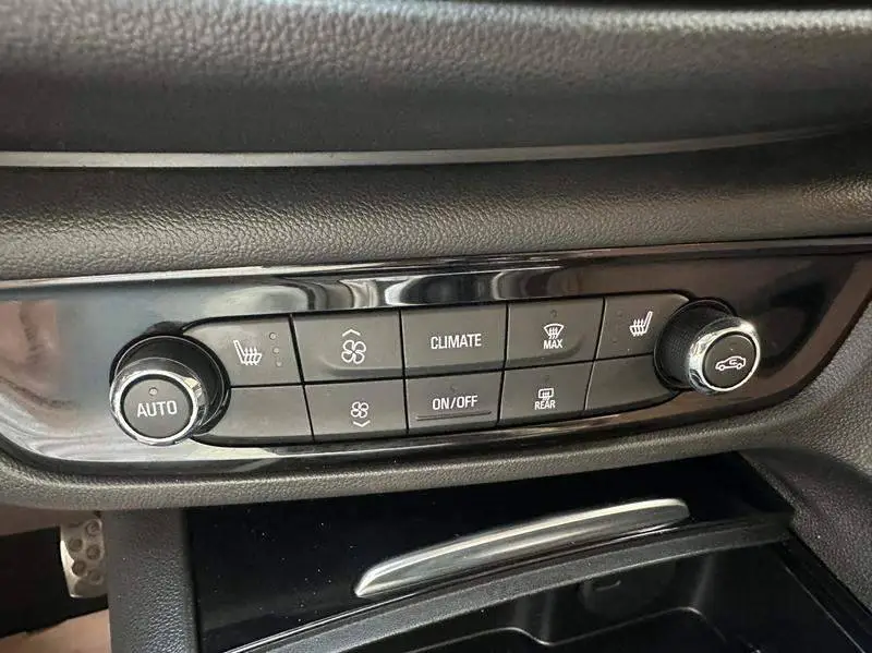 Regal 2017 20T Luxury — 9