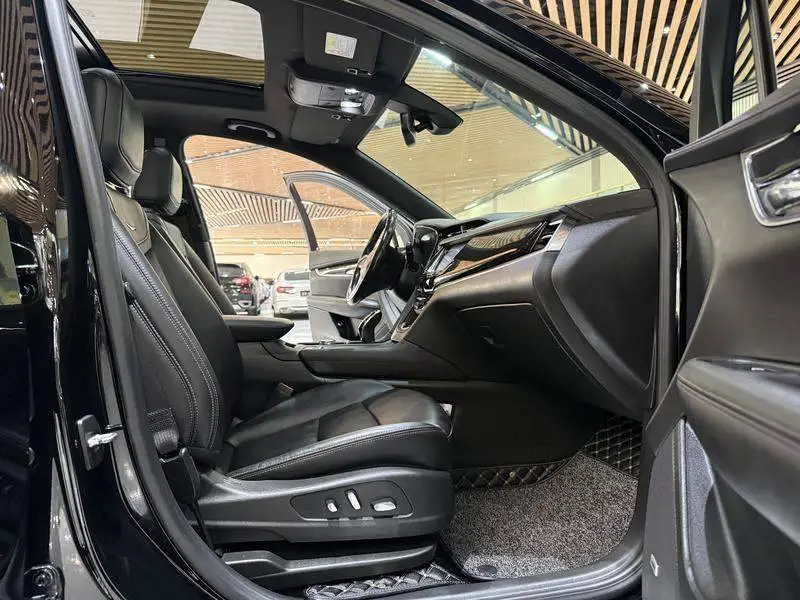 Cadillac XT6 2021 28T six-seat four-wheel drive luxury model — 7