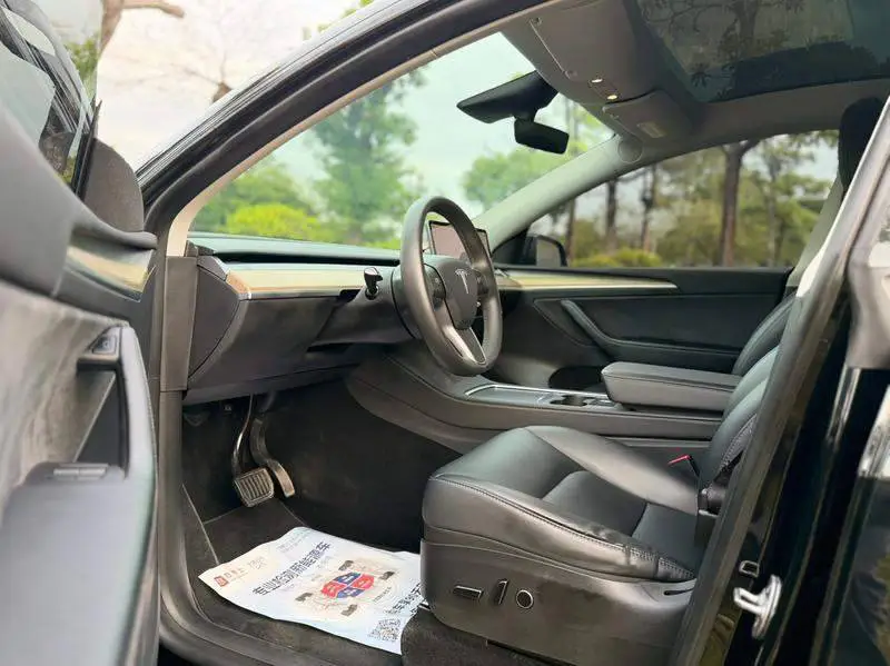 Model Y 2022 facelifted rear-wheel drive version — 17