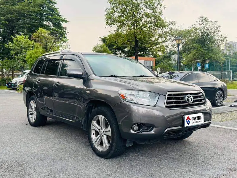Highlander 2009 2.7L 2WD 7-seat luxury version — 3