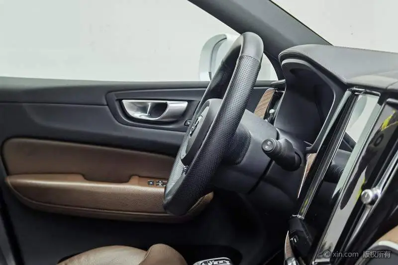 Volvo XC60 2021 T5 4WD Zhiyuan Deluxe Edition — 16