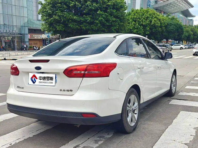 Fox 2017 Sedan 1.6L Automatic Comfort Smart Edition — 2