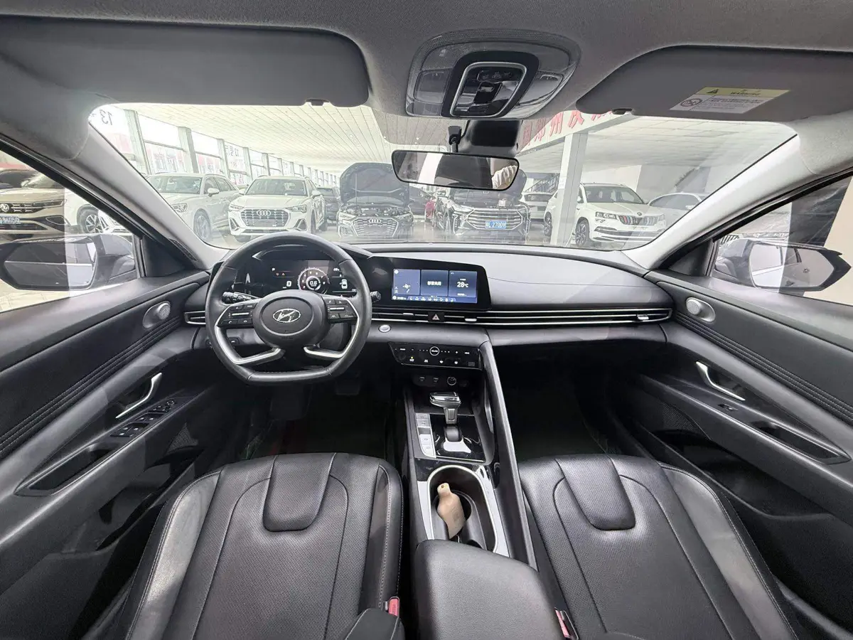 Elantra 2022 1.5L CVT LUX Premium Edition — 9