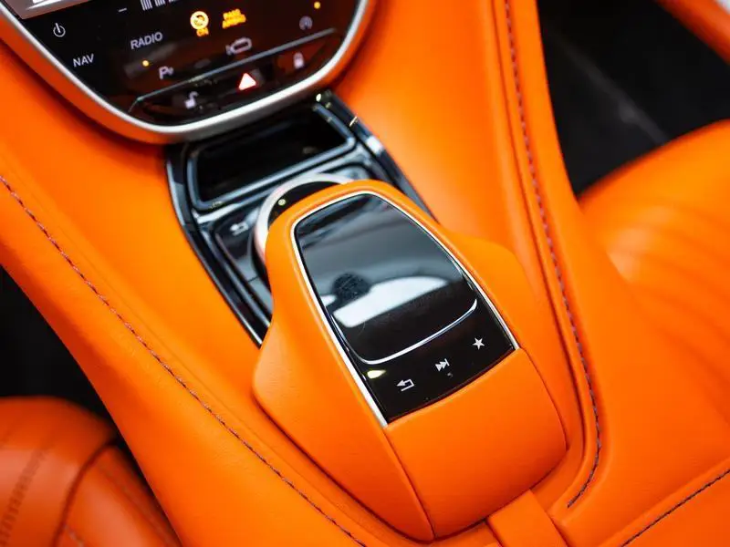 Aston Martin DB11 2020 4.0T V8 Coupe — 14