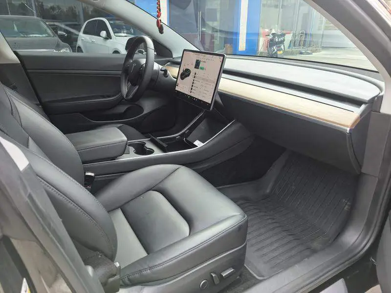 Model 3 2019 Standard Range RWD Upgraded Edition — 7