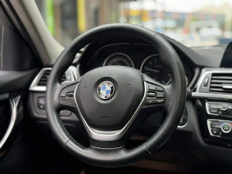 BMW 3 Series 2016 320Li Fashion Edition — 10