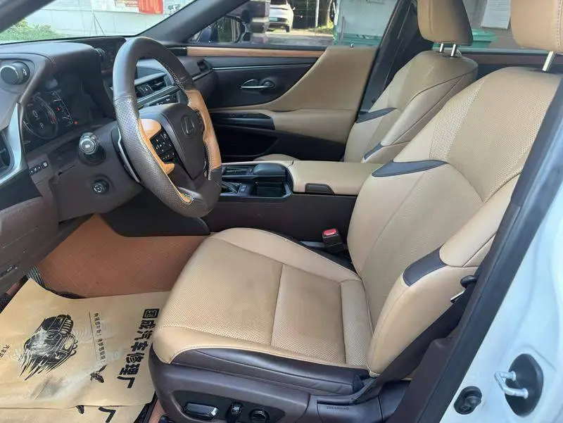 Lexus ES 2021 200 Excellence Edition — 7