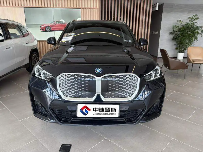 BMW iX1 2025 eDrive25L M Sport Package — 2
