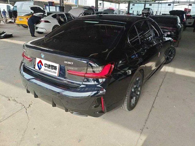 BMW 3 Series 2025 330Li M Sport Night Edition — 4