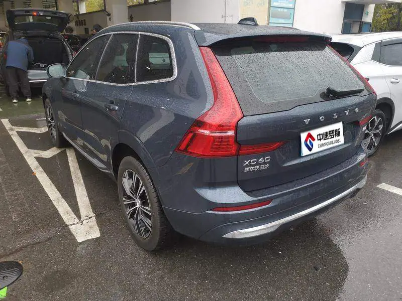 Volvo XC60 2022 B5 4WD Smart Luxury Edition — 4