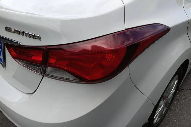 Elantra 2016 1.6L Manual Premium — 8
