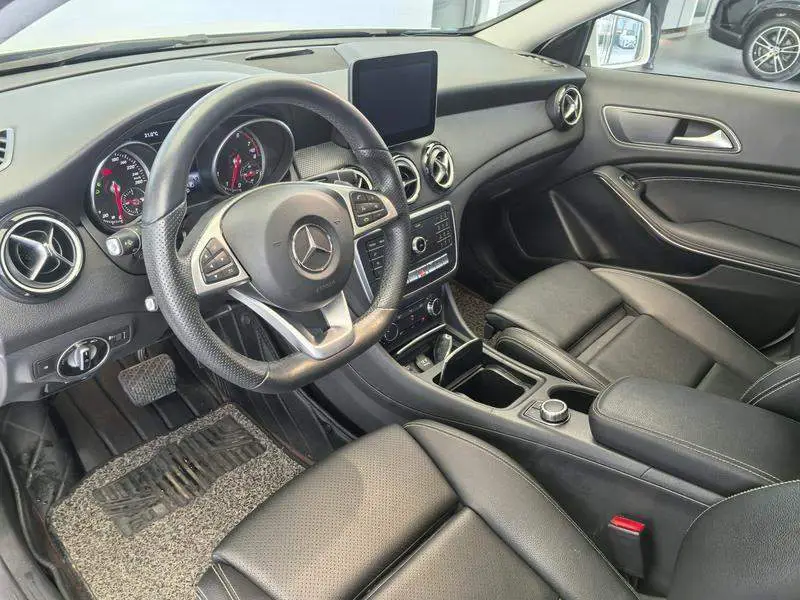 Mercedes-Benz GLA 2019 GLA 200 Dynamic — 13