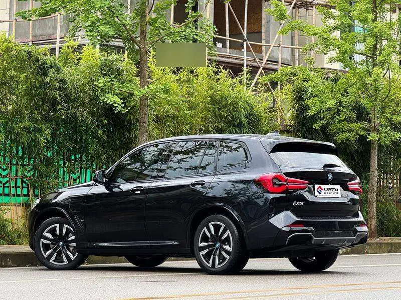 BMW iX3 2023 Leading Model — 4