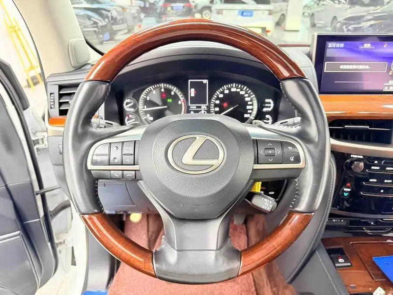 Lexus LX 2019 570 Dynamic Luxury Edition — 12