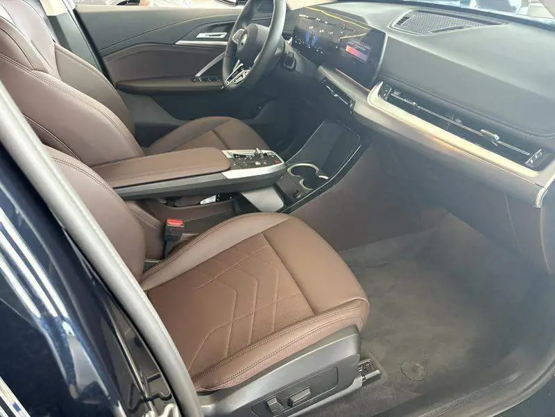 BMW iX1 2025 eDrive25L M Sport Package — 5