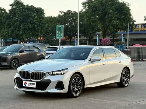 BMW 5 Series 2025 525Li M Sport Package