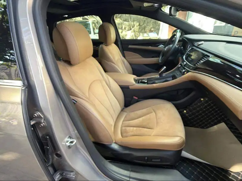 LaCrosse 2016 28T Premium Edition — 11