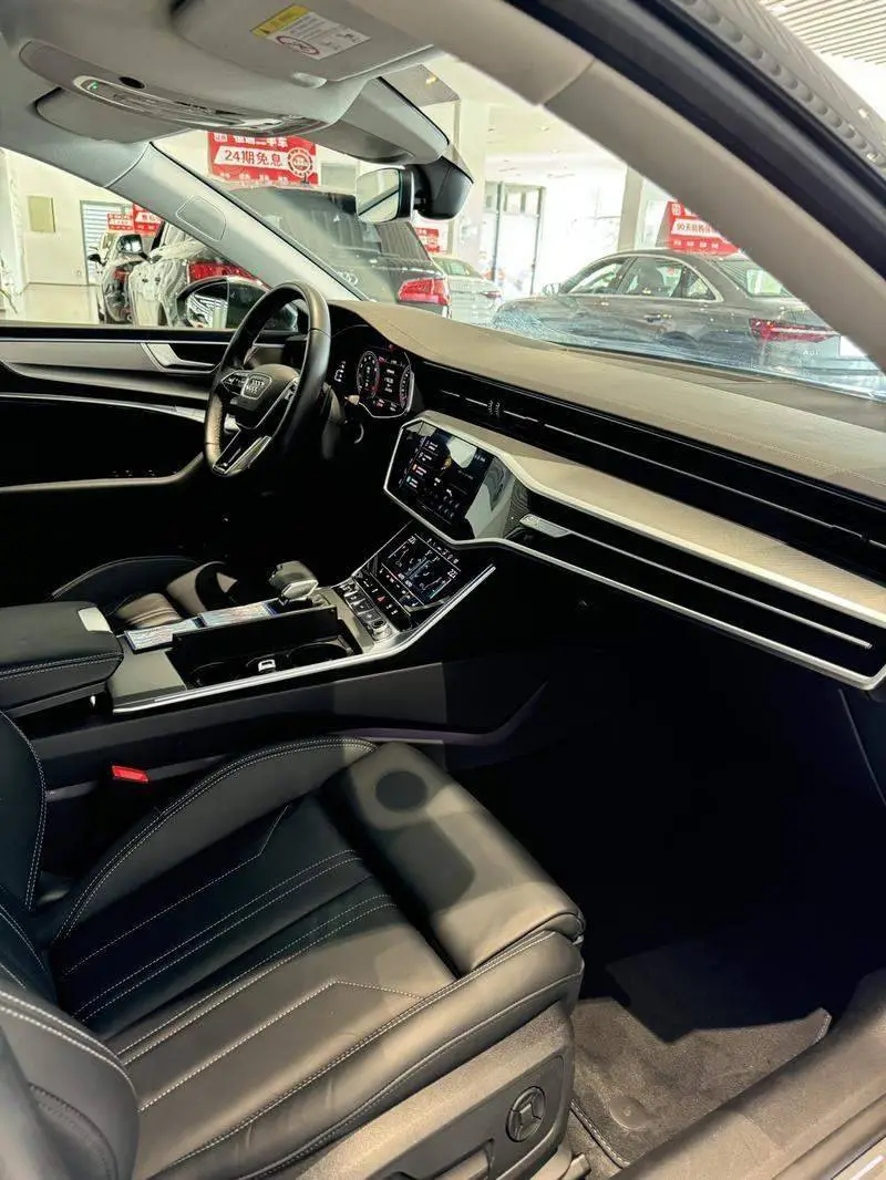 Audi A7 2024 45 TFSI Premium Edition — 7