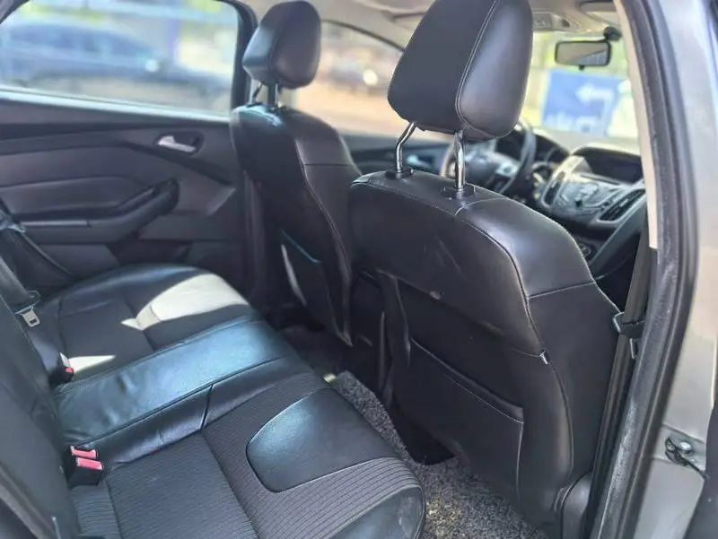 Fox 2012 Hatchback 1.6L Manual Fashion Edition — 12