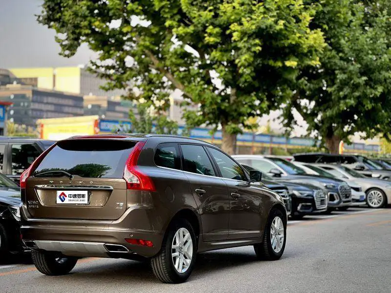 Volvo XC60 2017 T5 AWD Intelligent Edition — 6