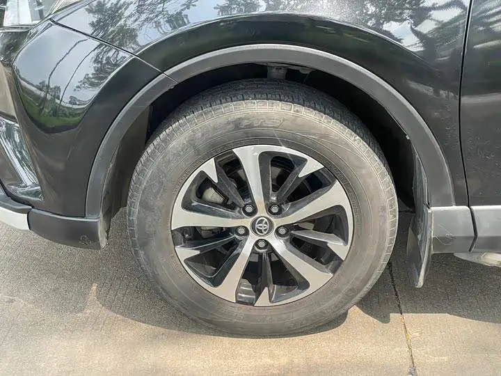 RAV4 Rongfang 2016 2.0L CVT 2WD Fashion Edition National V — 8