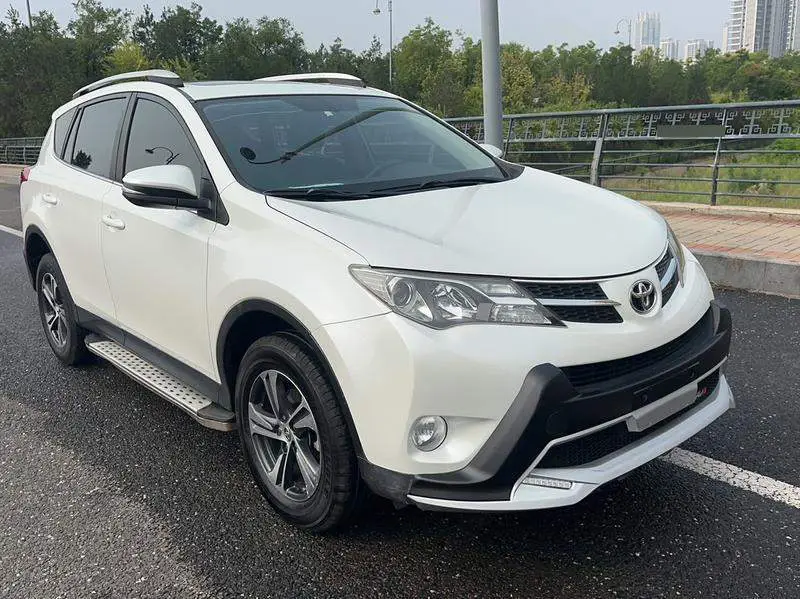 RAV4 Rongfang 2015 2.0L CVT 2WD Fashion Edition — 3