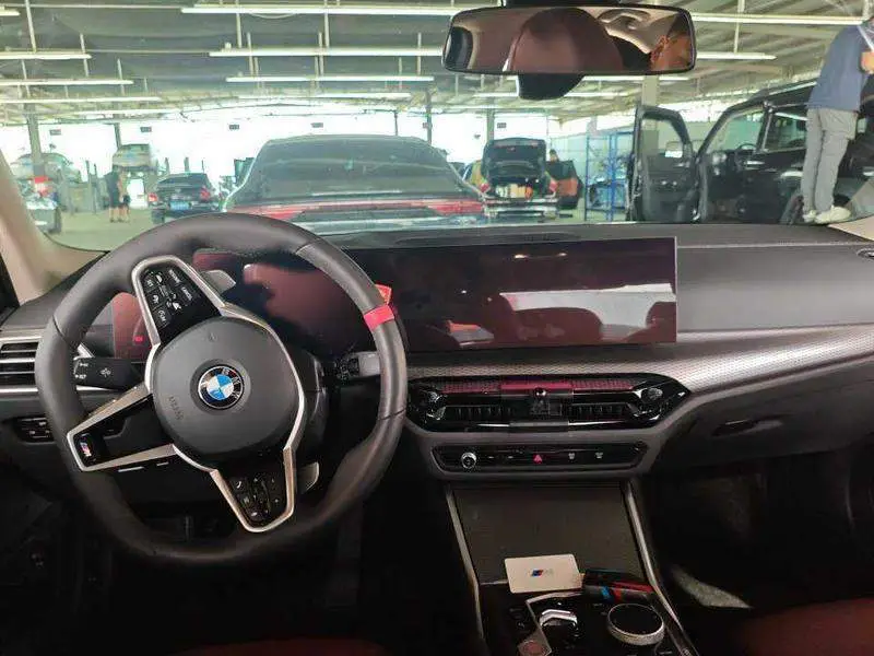 BMW 3 Series 2025 330Li M Sport Night Edition — 6
